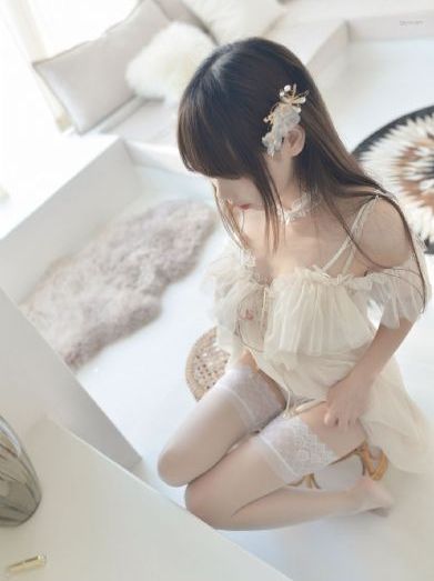 美女扒开粉嫩的尿囗给男生桶小说