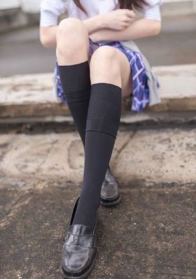 她扒下内裤让我爽了一夜动漫