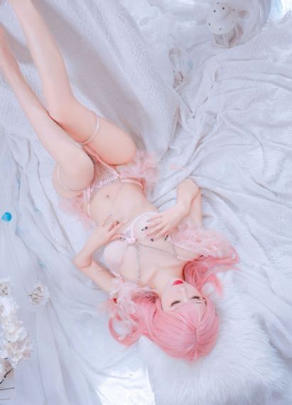 穿制服的女孩