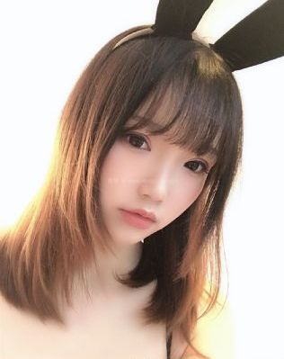 抱着娇妻让粗大玩3p在线观看
